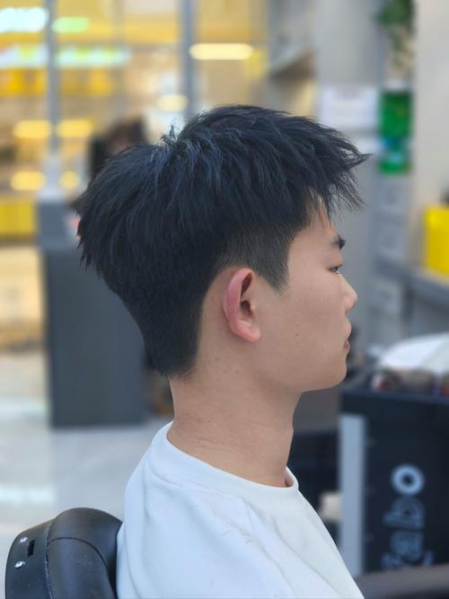 摩根前刺发型好打理吗_摩根前刺发型清爽易打理