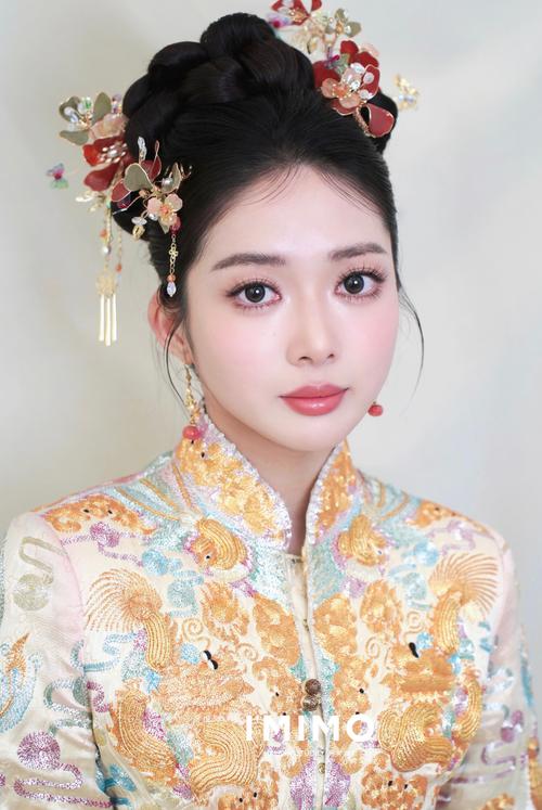 4种新娘发型最简单_卷发棒打造新娘发型，甜美优雅，婚礼加分！