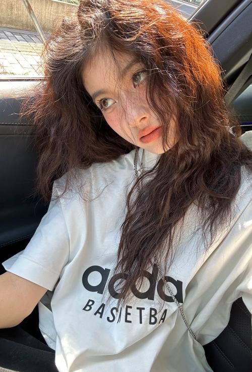 似烫非烫的女生发型_似烫非烫微卷发型,自然又时尚! 似烫非烫的女生发型_似烫非烫微卷发型,自然又时尚!