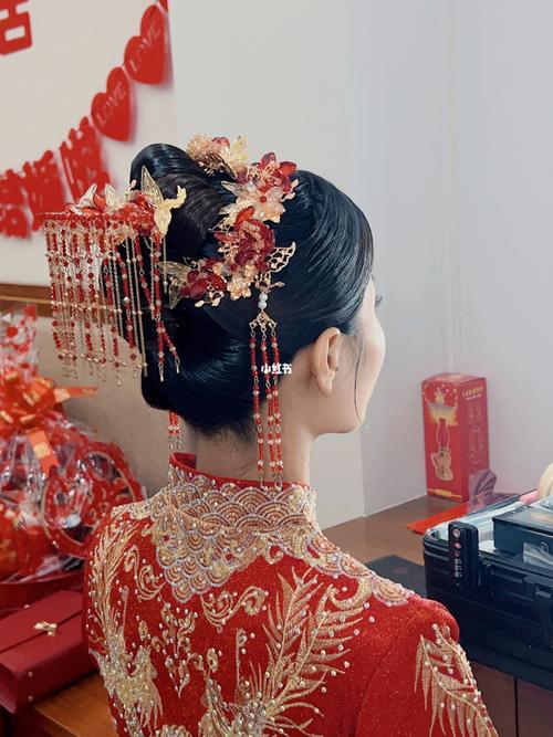 秀禾服发型搭配,显气质选对发饰! 秀禾服发型搭配,显气质选对发饰!