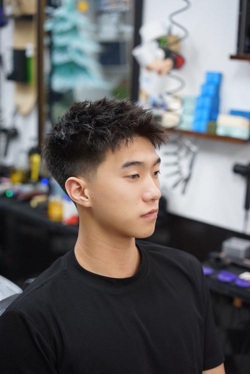 前刺发型好打理吗_百搭易打理，男士时尚新选择