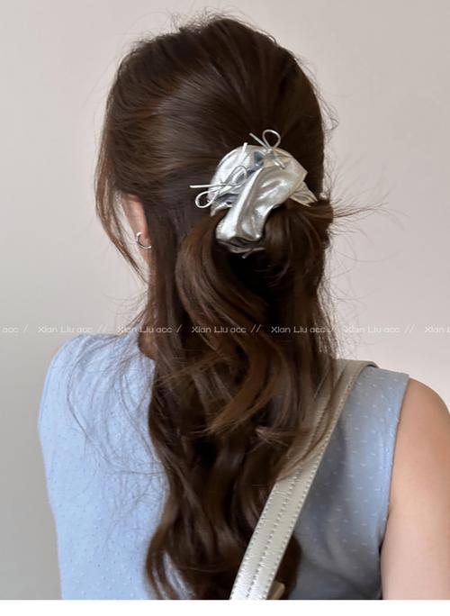 发绳绑在头发尾部的发型_马尾辫系发绳,时尚个性好简单 发绳绑在头发尾部的发型_马尾辫系发绳,时尚个性好简单
