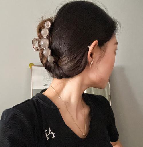 全是发夹的发型照片_多彩发夹，解锁发型新时尚！