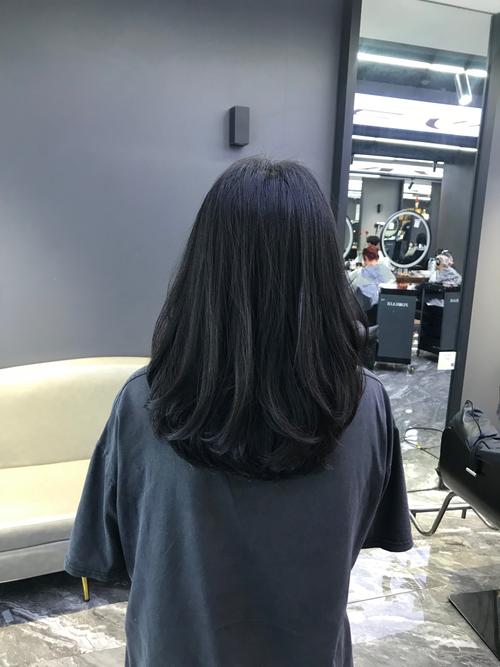 就发尾是卷的长发发型_春夏新潮自然风发型 就发尾是卷的长发发型_春夏新潮自然风发型