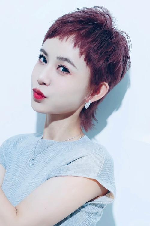 特短发发型女_时尚干练,脸型修饰,易打理! 特短发发型女_时尚干练,脸型修饰,易打理!