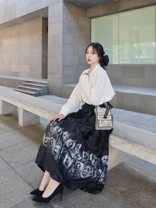 马面裙鞋子搭配_马面裙配鞋有讲究，颜色协调显品味