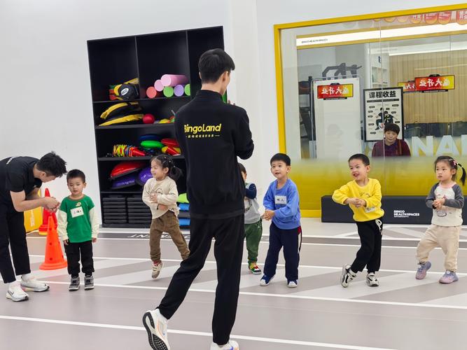 少儿体适能训练十个动作_锻炼全身，快乐成长！