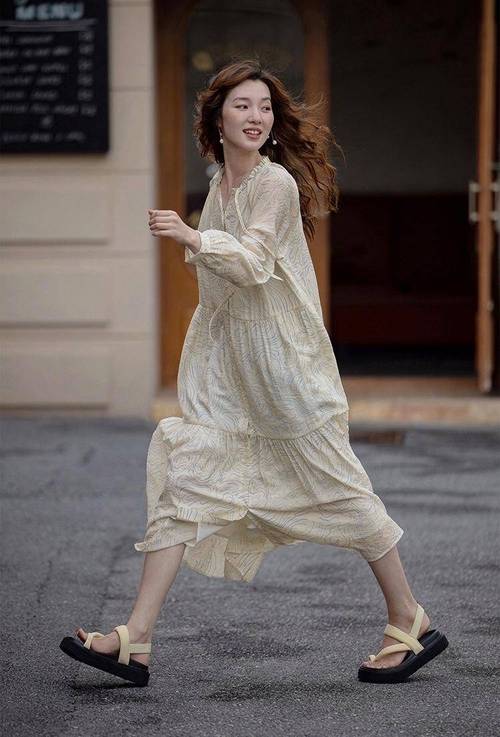 穿裙子配什么鞋子好看_单鞋连衣裙怎么搭？风格气质全攻略