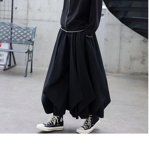 男士裙裤配什么鞋子_运动鞋阔腿裤活力时尚，小白鞋帆布鞋百搭，短靴皮鞋显气质，短裤搭配多样风格