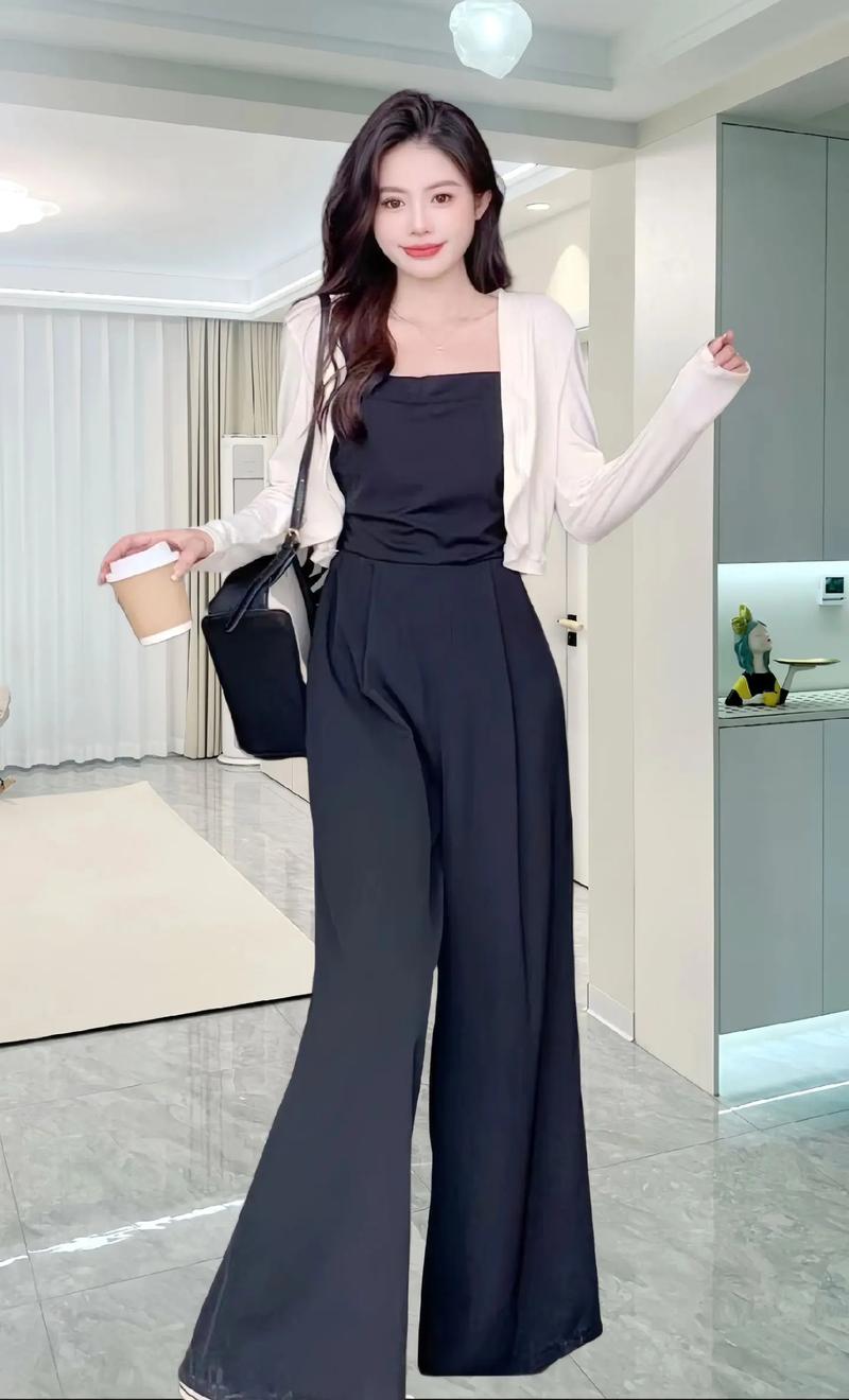 露肩连体裤搭配什么上衣_露肩连体裤显气质，显瘦显曲线