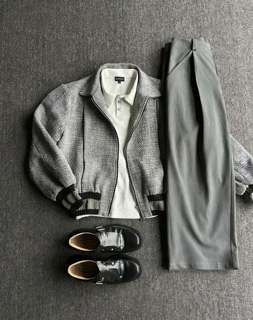 黑白格子衬衫可以配灰色裤子吗_黑白衬衫配灰裤，低调奢华显品味