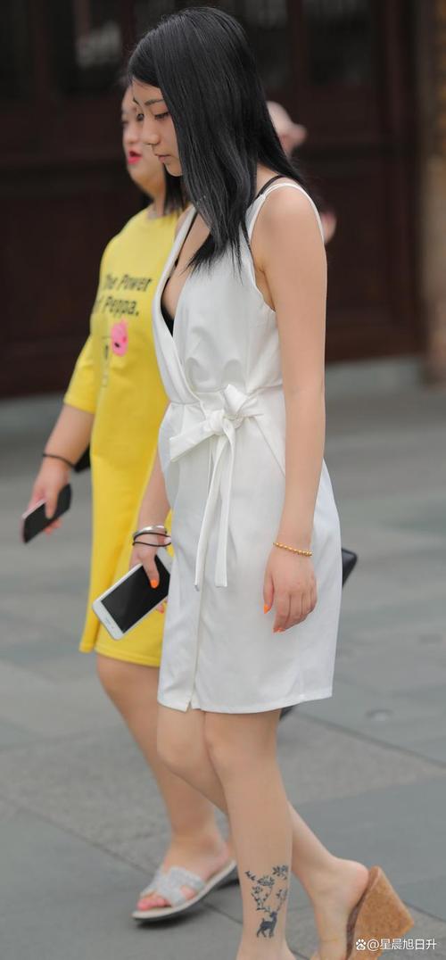 白裙子配什么腰带_白裙配腰带，时尚又显瘦，颜色材质多变化！