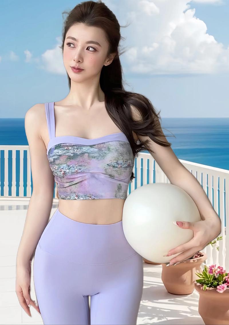 可可色背心搭配什么瑜伽裤_可可色背心搭裤装显气质