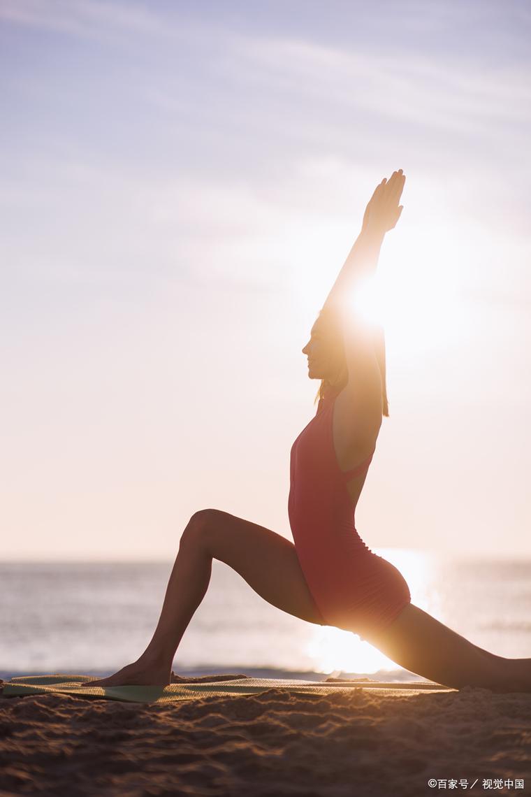 一边练瑜伽一边做运动_瑜伽力量结合,强身健体又塑形 一边练瑜伽一边做运动_瑜伽力量结合,强身健体又塑形