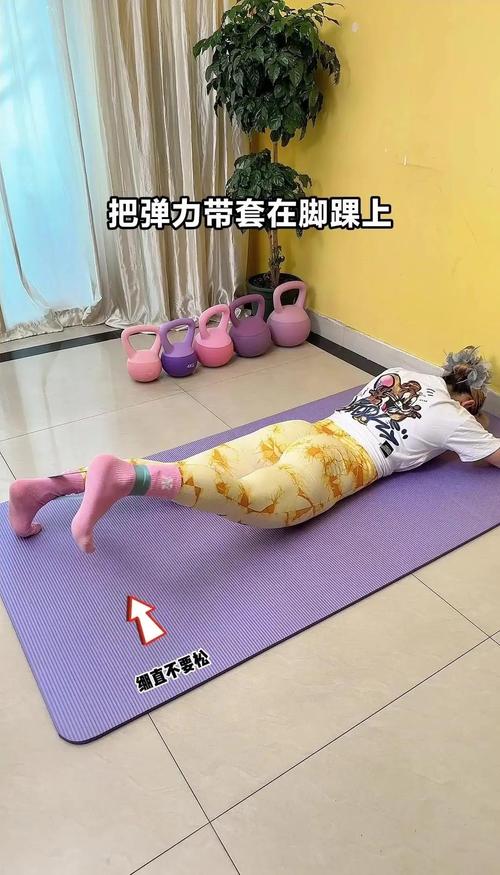 臀凹陷最有效锻炼方法_练出翘臀，告别臀凹陷！