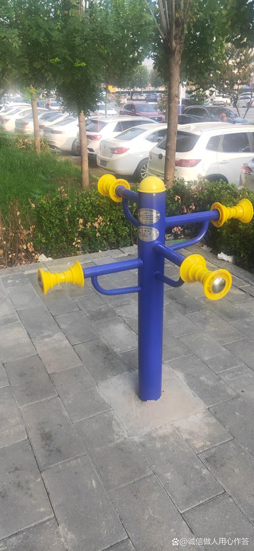 人站立双腿来回滑动的健身器材_小区健身器材，轻松减肚子赘肉！