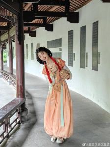 襦裙下面需要配裤子吗_中国古服特点及现代汉服新时尚