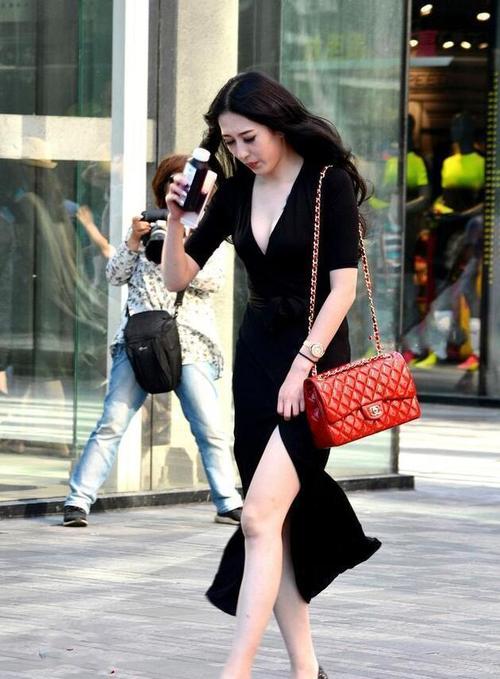 低胸高叉长裙配什么高跟鞋_低胸高叉裙配高跟鞋，性感优雅又时尚