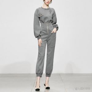 深灰色裤子配什么上衣_深灰裤子配什么上衣好看？