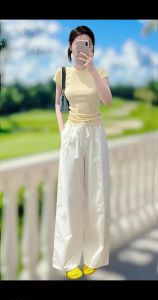 黄短袖配什么颜色裤子_黄色短袖搭出春夏个性范