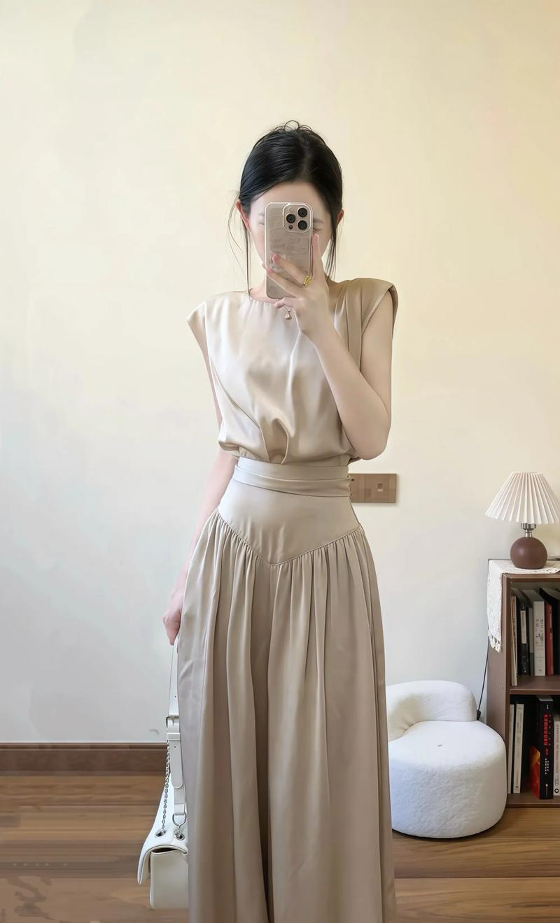 香槟色配什么颜色最搭_优雅时尚,解锁不同风格 香槟色配什么颜色最搭_优雅时尚,解锁不同风格