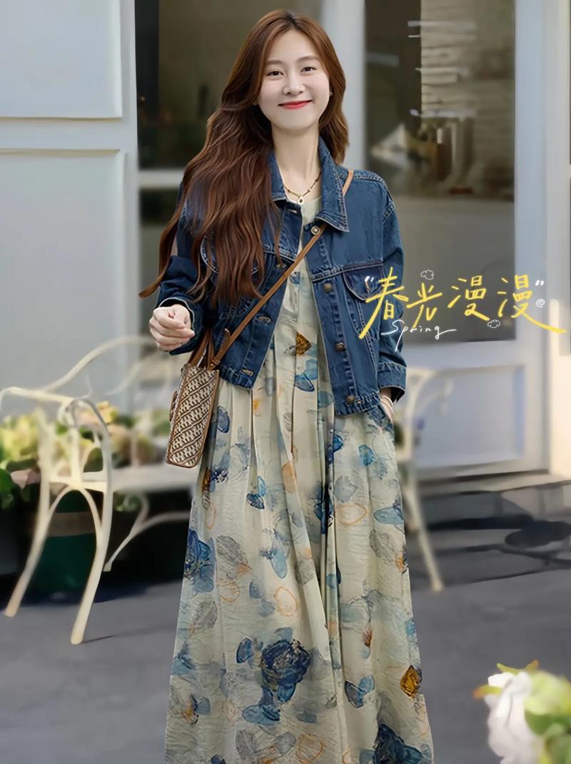 长连衣裙怎么搭配外套_秋季长裙搭外套，优雅时尚换新装