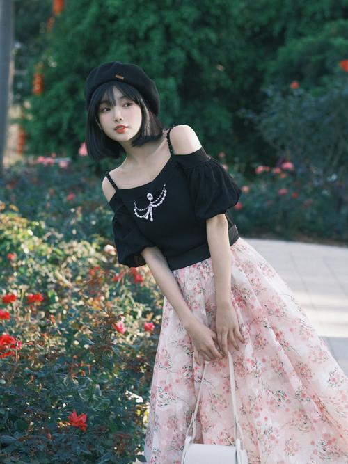 贝雷帽配碎花裙的照片_贝雷帽配碎花裙 时尚又好看