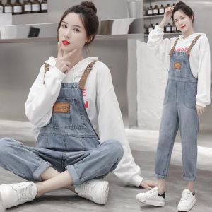 带帽卫衣配背带裤_带帽卫衣搭背带裤，休闲又减龄！