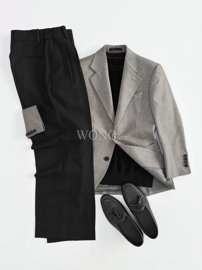 深灰色西服配什么颜色的衬衣好看_深灰西服配衬衫，白黑蓝显格调！