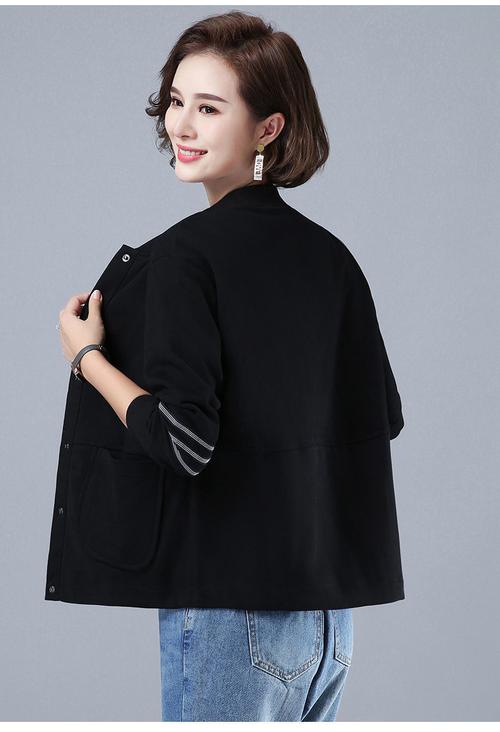 焦糖色配黑色外套_黑白灰粉棕外套,各有风情! 焦糖色配黑色外套_黑白灰粉棕外套,各有风情!