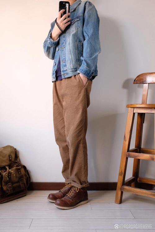 男卡其色灯芯绒裤子配什么上衣_卡其灯芯绒裤子 百搭时尚穿搭 男卡其色灯芯绒裤子配什么上衣_卡其灯芯绒裤子 百搭时尚穿搭