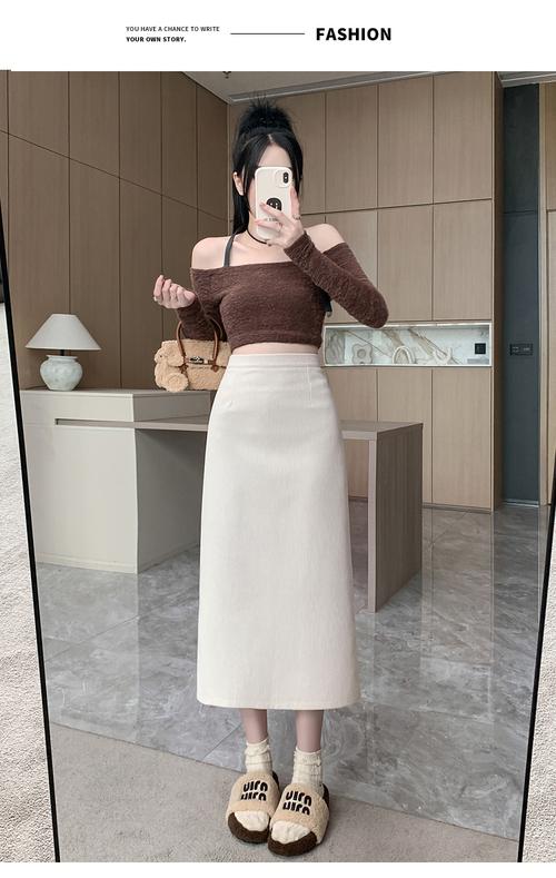 灯芯绒直筒半身裙搭配_复古百搭，秋日通勤休闲优选