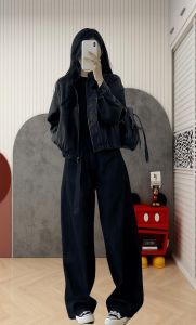 短黑色皮衣配什么裤子_百搭时尚，多种搭配风格