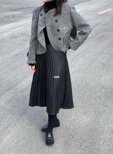 深灰色外套配什么内搭_百搭深灰外套，休闲正式皆可穿