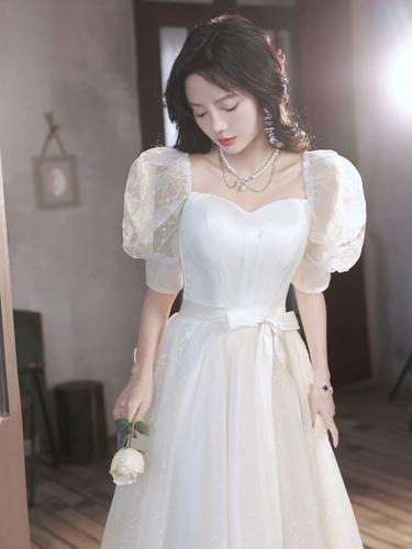 香槟色半身纱裙怎么搭配_香槟纱裙优雅百搭，显气质