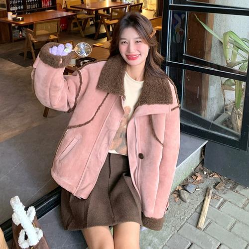 皮粉色配什么颜色好看_皮粉色百搭时尚，与黑白灰蓝绿搭配皆好看