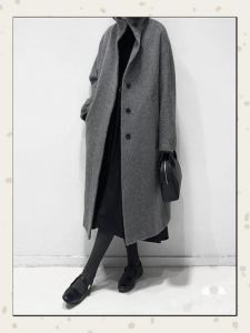 深灰色上衣最佳配色_深灰上衣百搭实用，时尚高级，配饰点睛