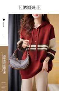 带帽毛衣的40种搭配_毛衣外套混搭穿出层次感