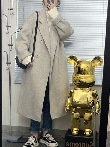 杏白色大衣配什么内搭_杏白大衣巧搭配，显气质显层次