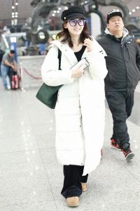 贝雷帽可以搭配羽绒服吗_贝雷帽配羽绒服，时尚保暖显个性！