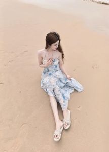 她穿着裙子站在你身边你看不见什么_内心与场合的微妙表达