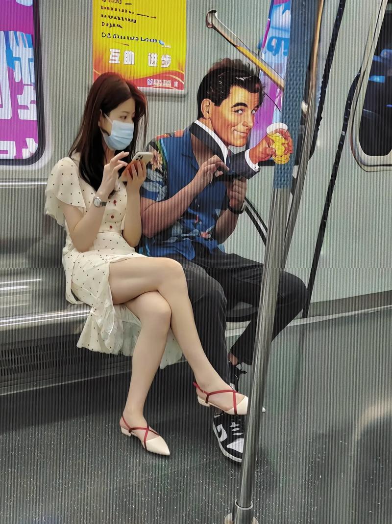 穿肉丝搭配平底鞋_肉丝搭平底鞋不土？解锁轻熟风精致感！