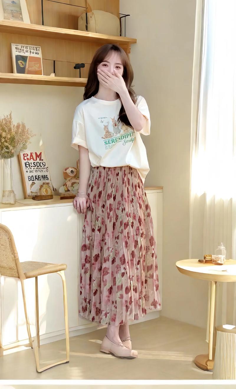 浅杏色半身长裙配什么上衣_百搭优雅！浅杏色半身裙穿搭指南