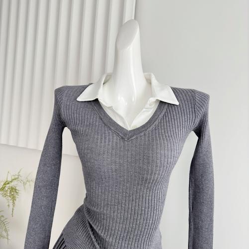 橘红色针织衫搭配深灰色半身裙_橘红针织衫搭深灰裙，活力优雅显高级