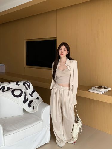 香槟色裤子配什么颜色上衣_香槟裤百搭时尚，秋冬季衣橱必备！