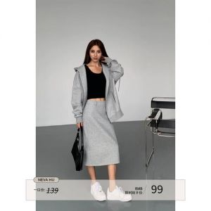 深灰色包臀裙怎么搭配_显瘦百搭，通勤约会皆宜！