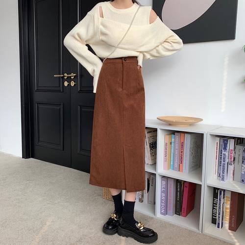 灯芯绒半身裙配什么外套_秋冬优雅穿搭