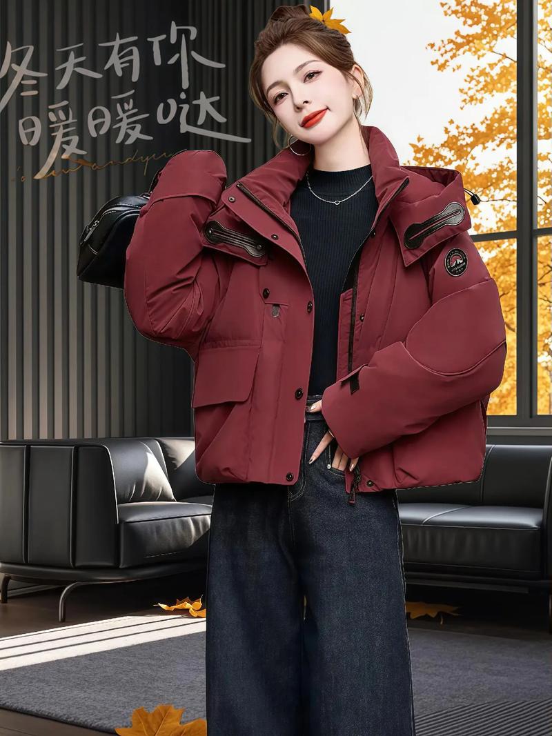 安哥拉红羽绒服配什么内搭_时尚保暖，百变搭配！