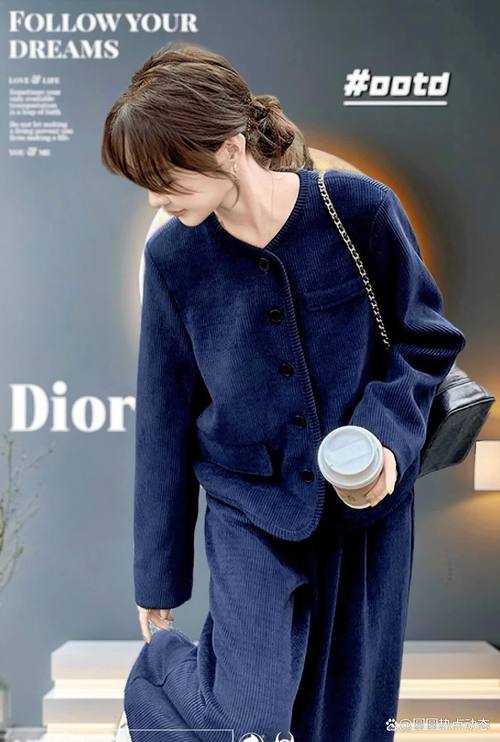 灯芯绒外套配灯芯绒裤子好看吗_复古文艺秋冬造型