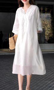 麻本色连衣裙能配小白鞋吗_麻本色连衣裙 夏季百搭清新，小白鞋帆布鞋皆宜